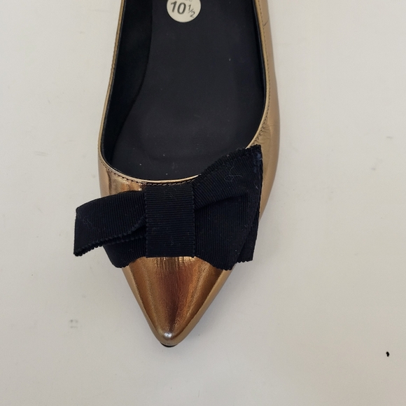ANTHROPOLOGY Elysess Flats Womens 10.5 Gold Black Bow Patent Pointed Toe - Picture 12 of 12